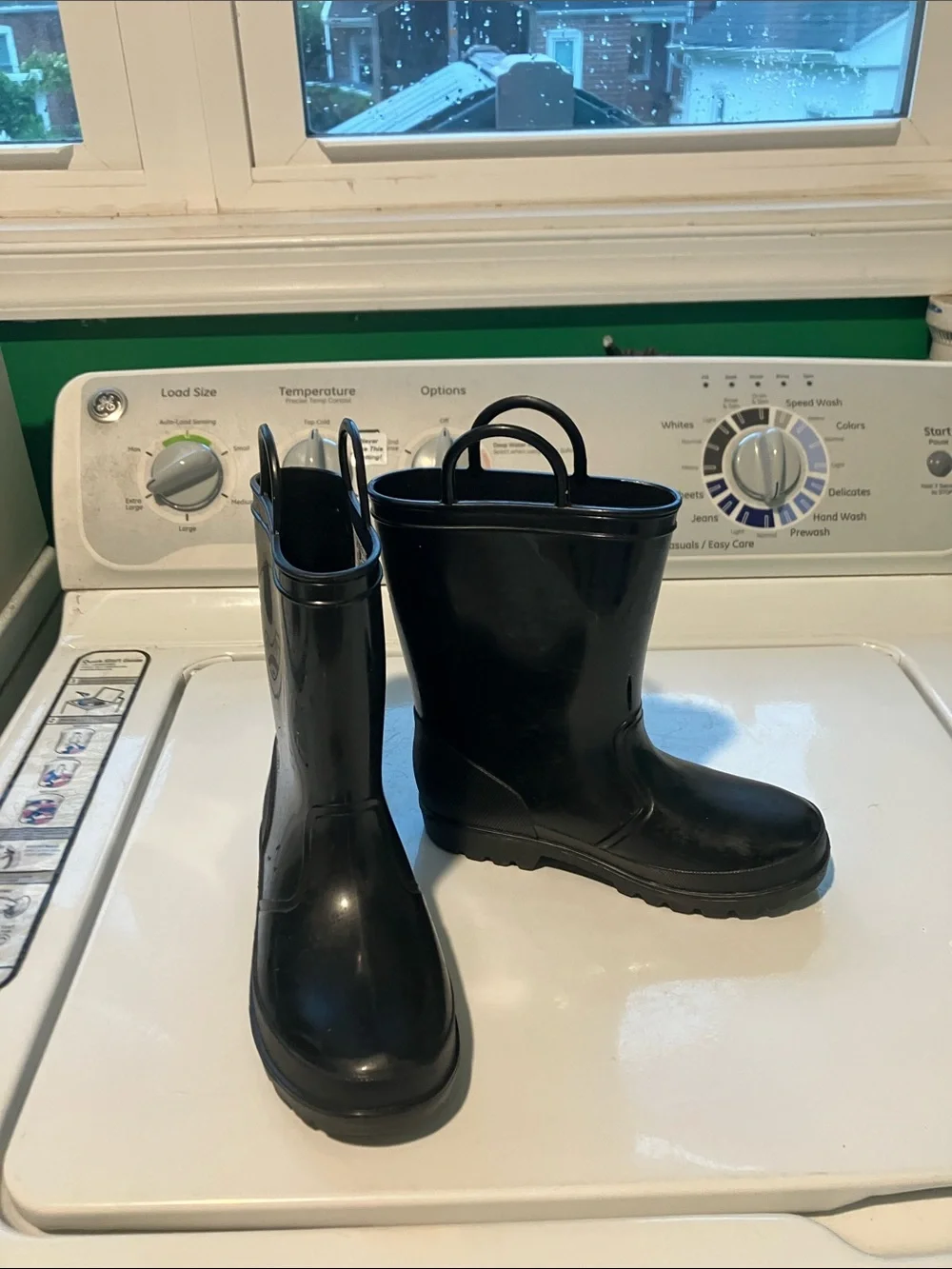 Black Waterproof Rain Boots with Pull Handles intrigue size 1toddler splash